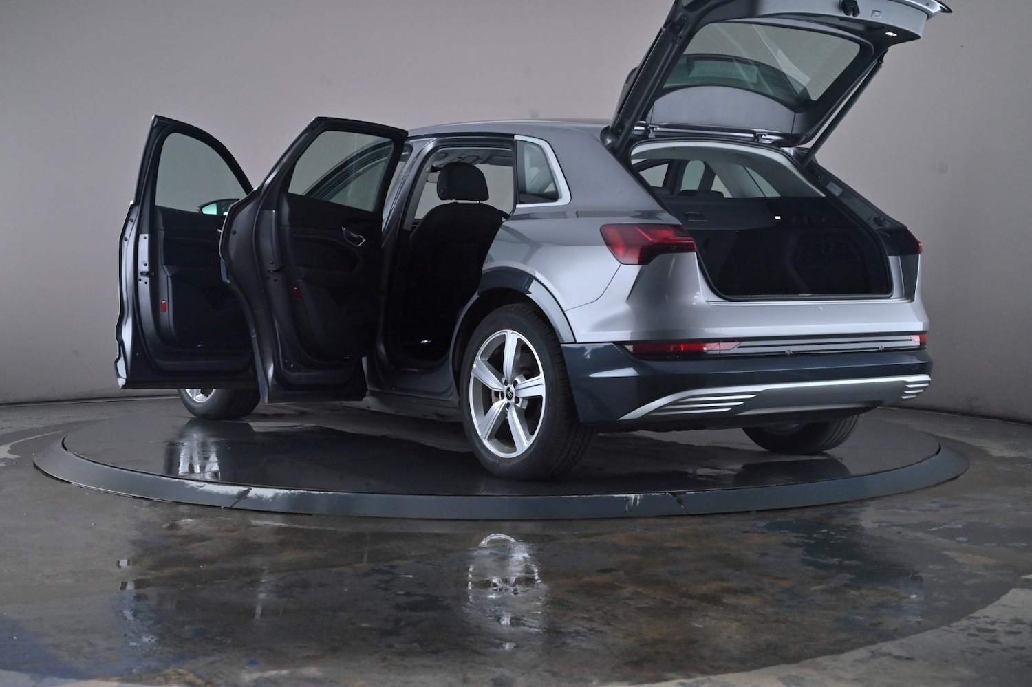 Used Audi e-tron 2022 for sale - 76730479: Photo 56