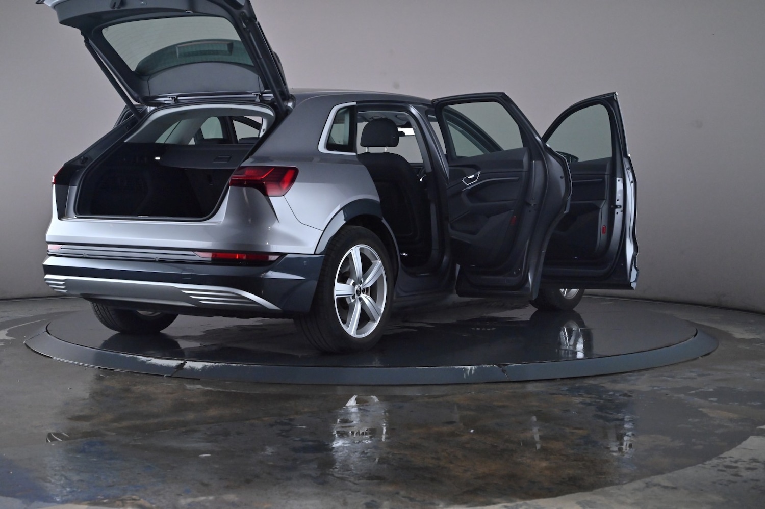 Used Audi e-tron 2022 for sale - 76730479: Photo 63