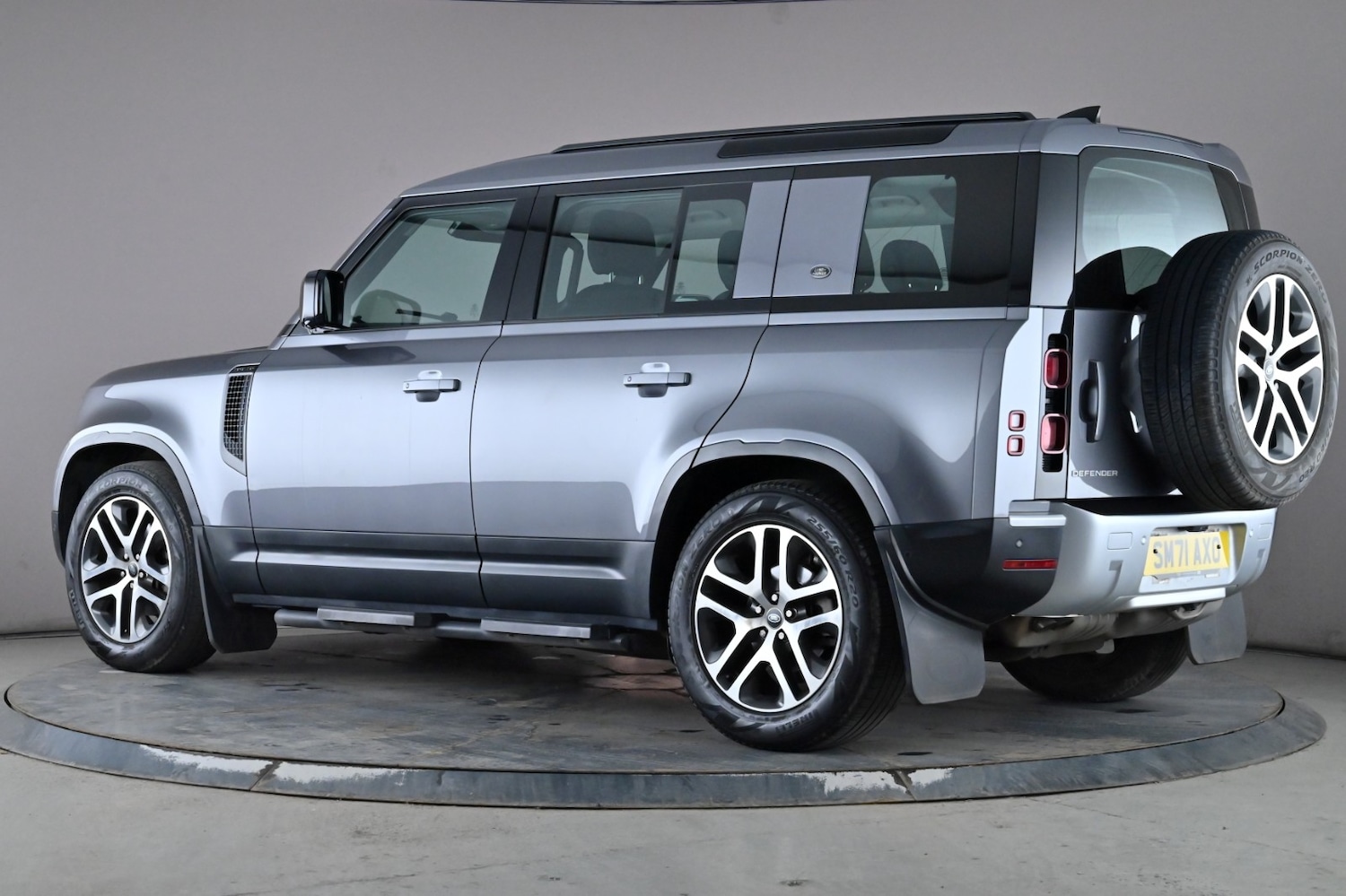 Used Land Rover Defender 110 for sale - 77766223: Photo 4