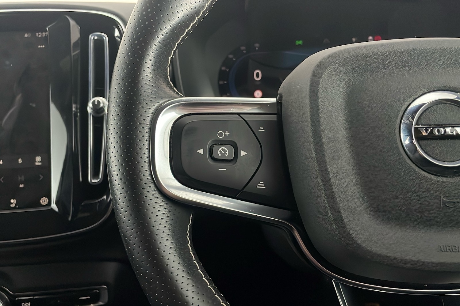 Used Volvo XC40 2021 for sale - 76618437: Photo 14