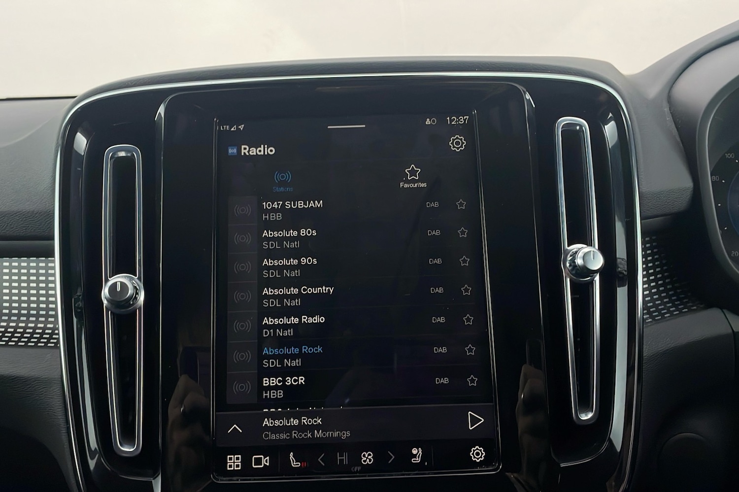 Used Volvo XC40 2021 for sale - 76618437: Photo 17