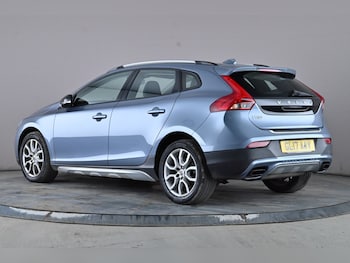 Used Volvo V40 Cross Country 2017 for sale - 77656037: Photo