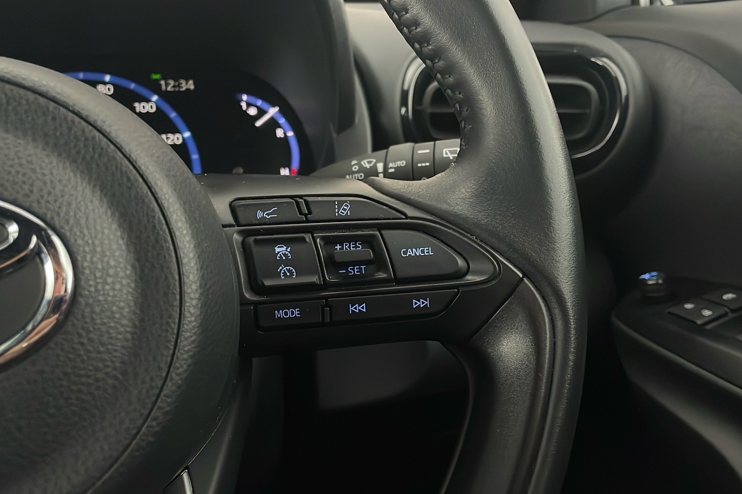 Used Toyota Yaris Cross 2024 for sale - 76605417: Photo 15