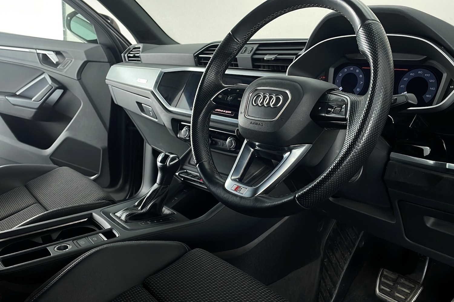 Used Audi Q3 2021 for sale - 76716435: Photo 9