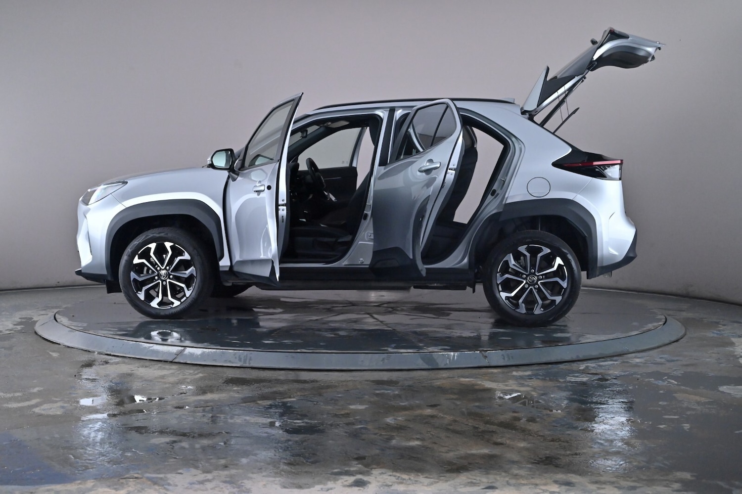 Used Toyota Yaris Cross 2023 for sale - 76730476: Photo 47