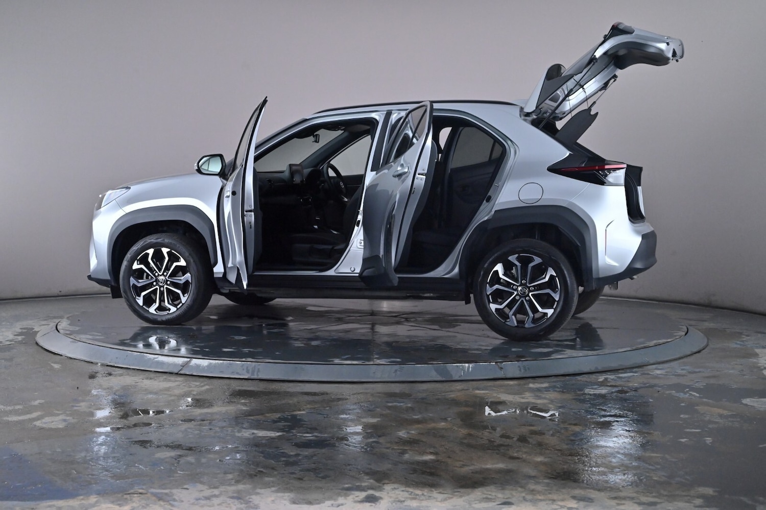 Used Toyota Yaris Cross 2023 for sale - 76730476: Photo 48