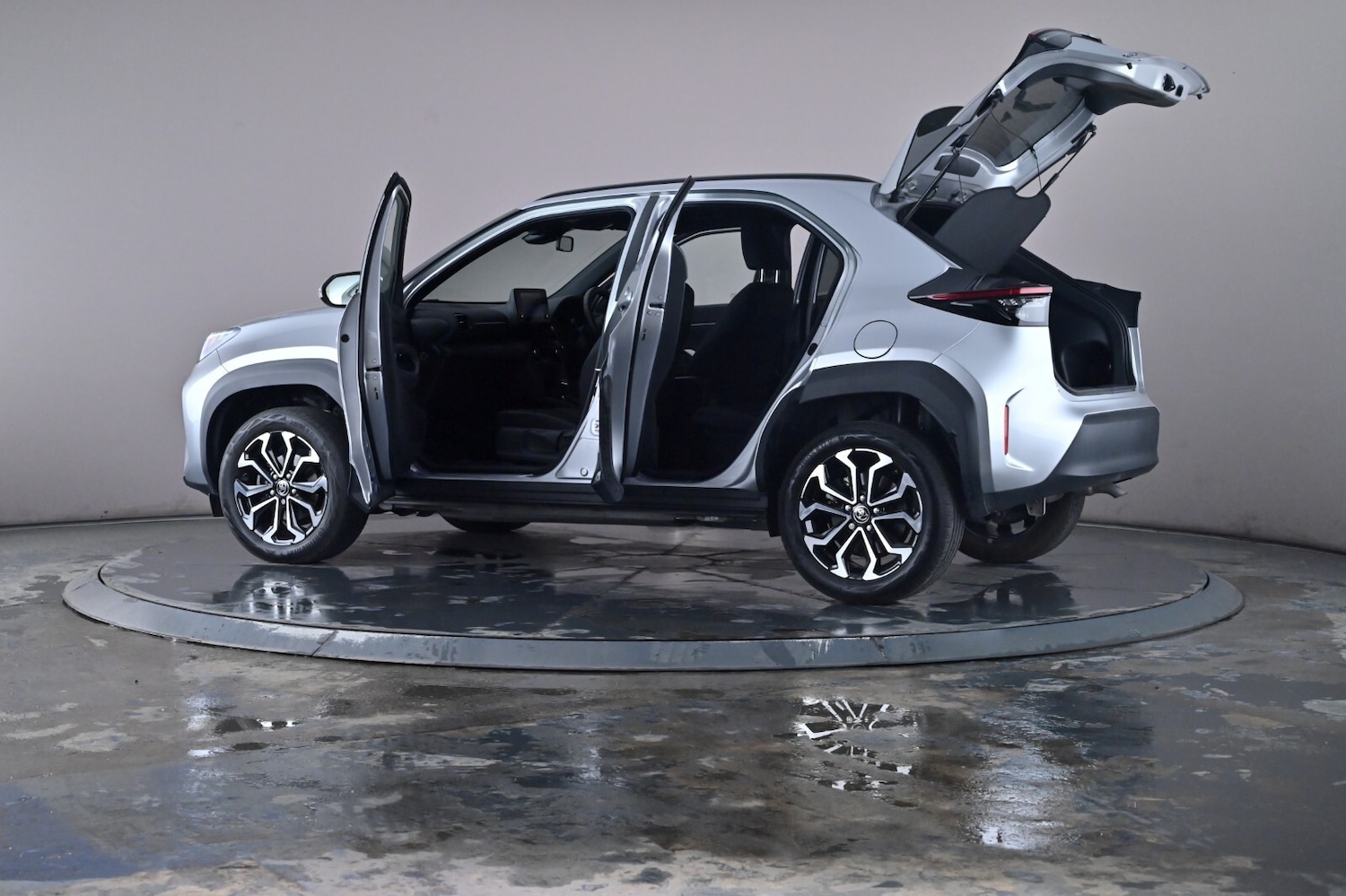 Used Toyota Yaris Cross 2023 for sale - 76730476: Photo 49