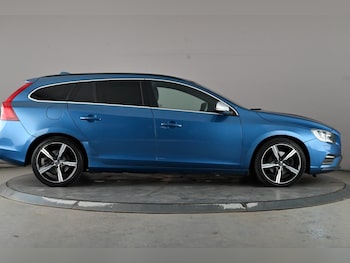 Used Volvo V60 2017 for sale - 79380873: Photo