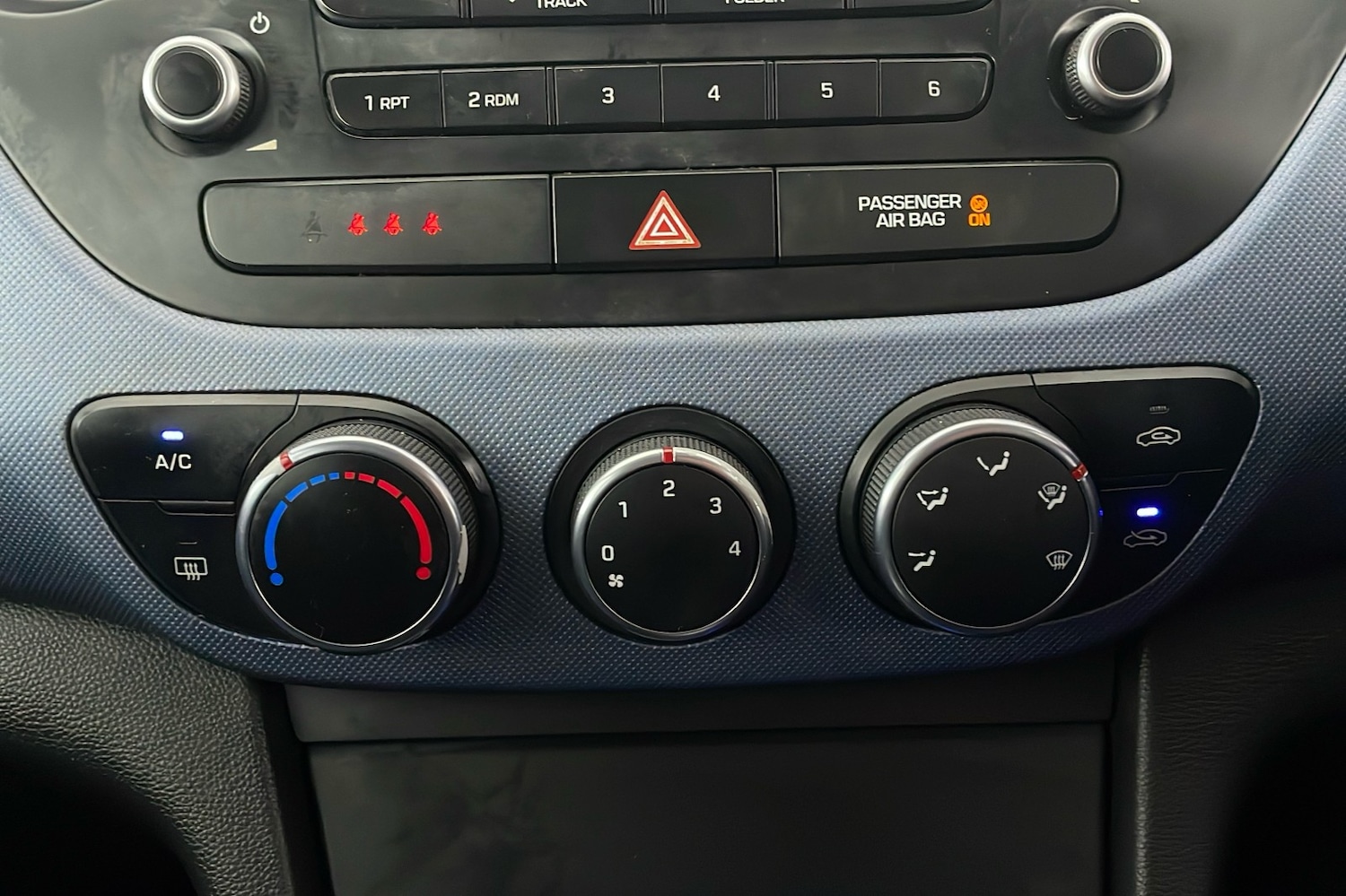 Used Hyundai i10 2015 for sale - 76605422: Photo 13