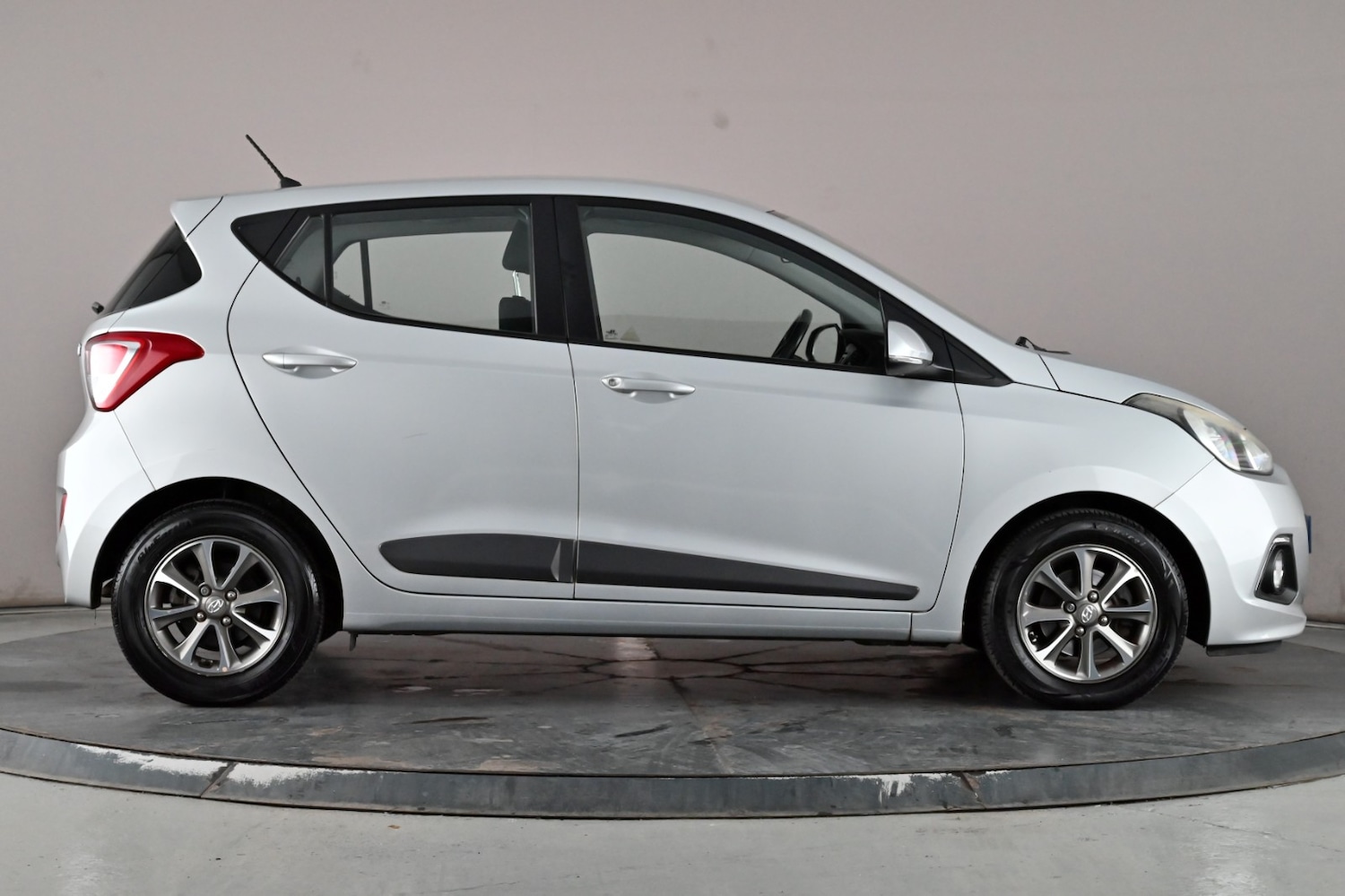 Used Hyundai i10 2015 for sale - 76605422: Photo 3