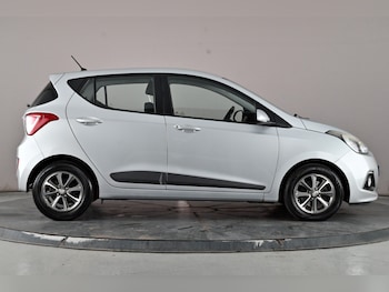 Used Hyundai i10 2015 for sale - 76605422: Photo