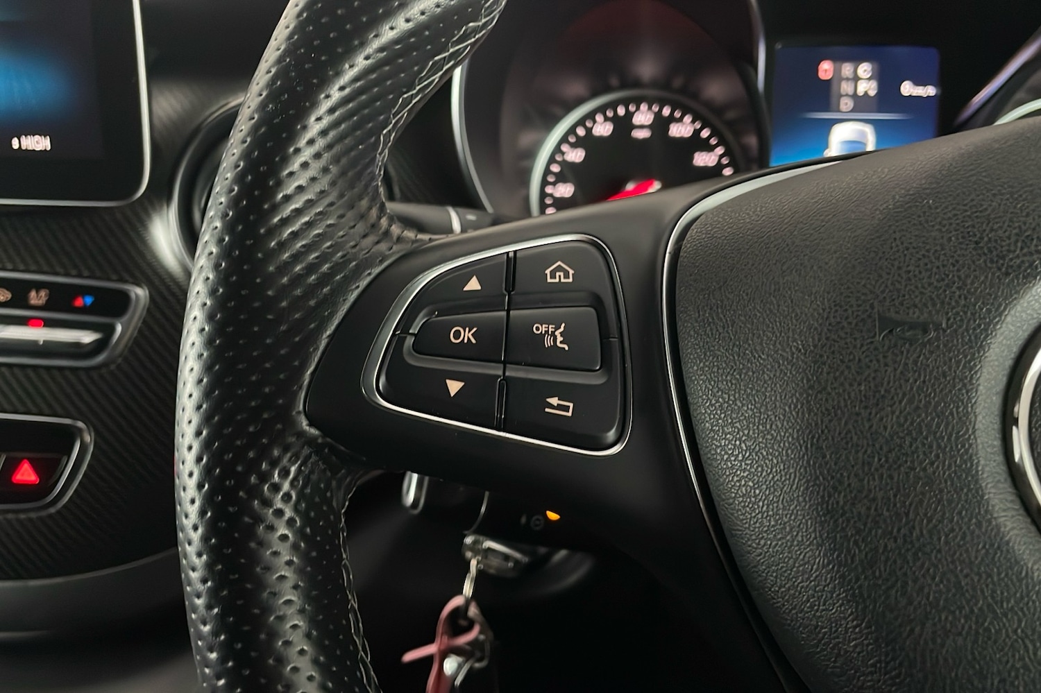 Used Mercedes-Benz V-Class 2023 for sale - 76950968: Photo 16