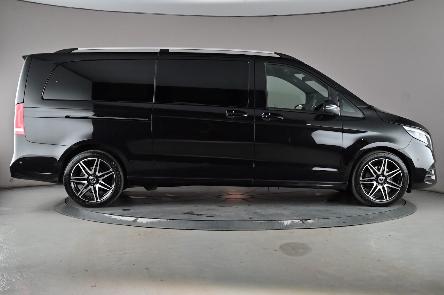 Used Mercedes-Benz V-Class 2023 for sale - 76950968: Photo 3