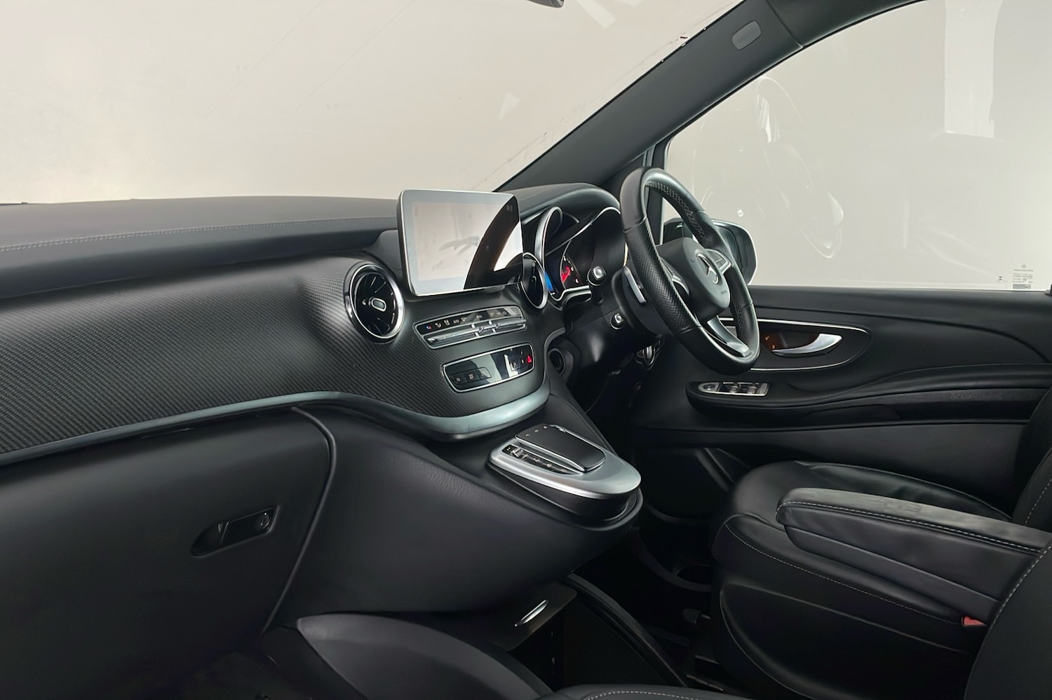 Used Mercedes-Benz V-Class 2023 for sale - 76950968: Photo 31