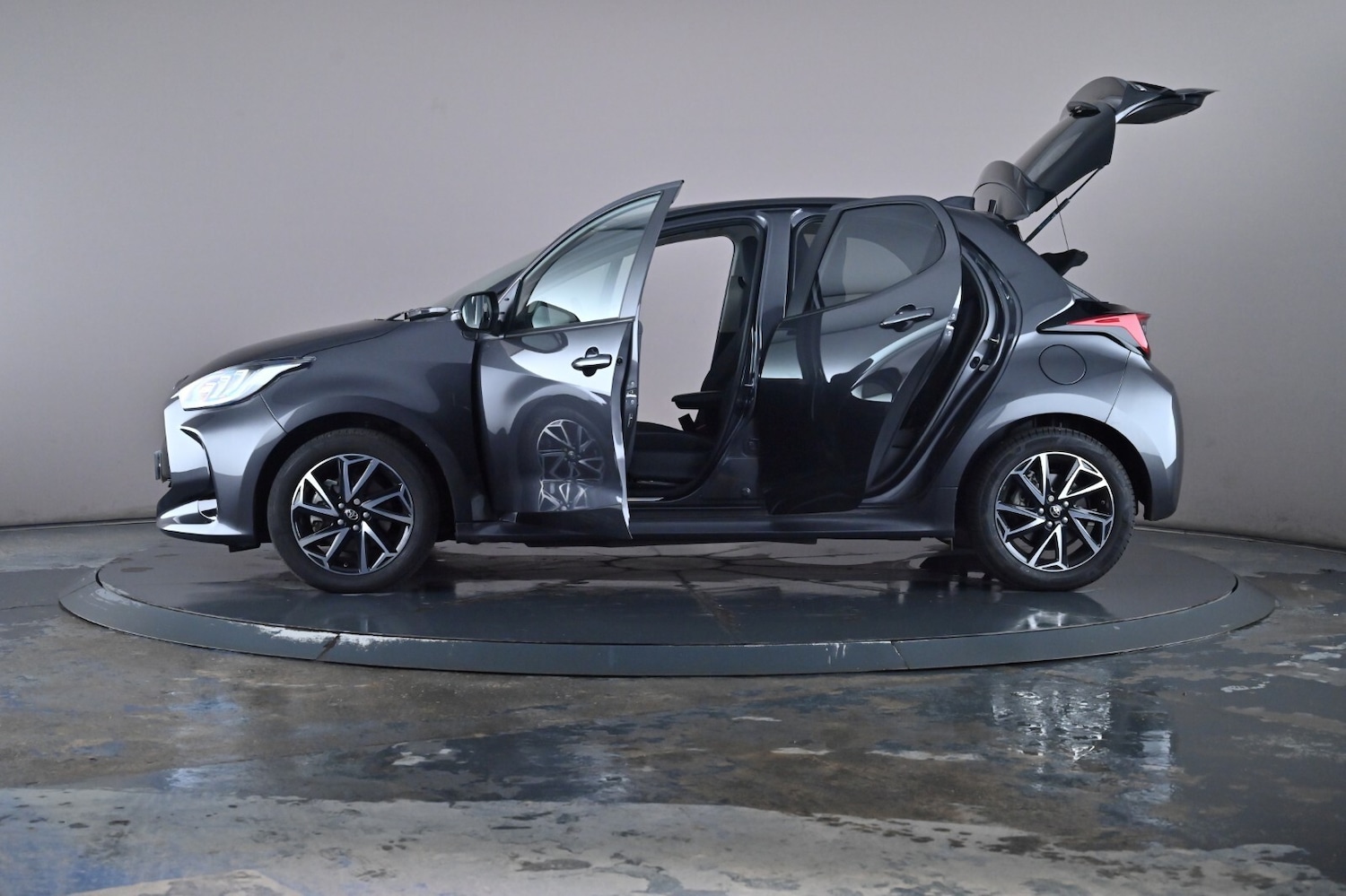 Used Toyota Yaris 2023 for sale - 76716465: Photo 48