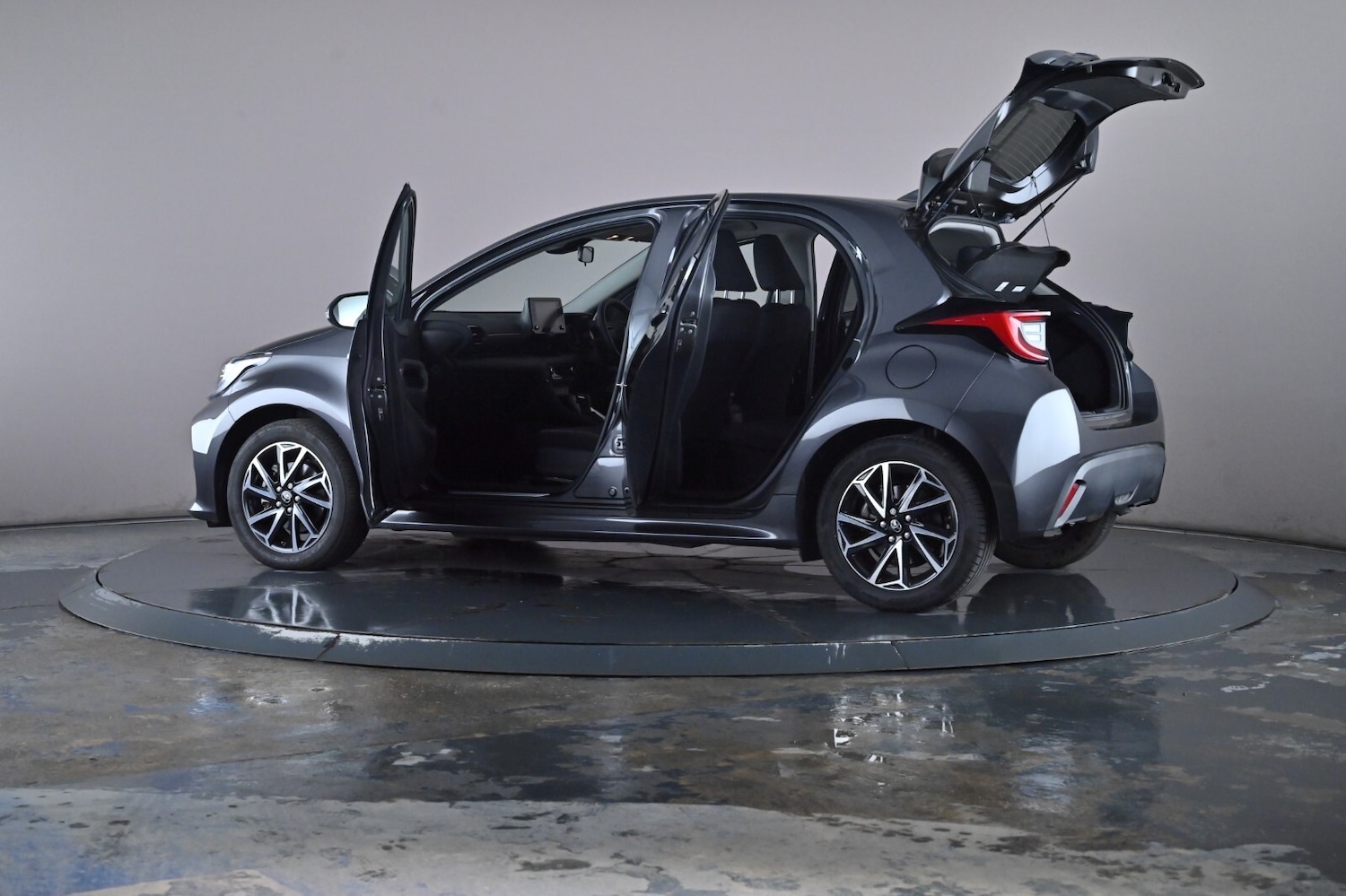 Used Toyota Yaris 2023 for sale - 76716465: Photo 51