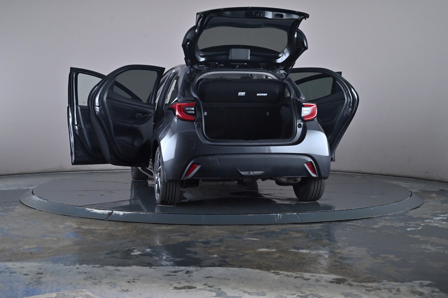 Used Toyota Yaris 2023 for sale - 76716465: Photo 56