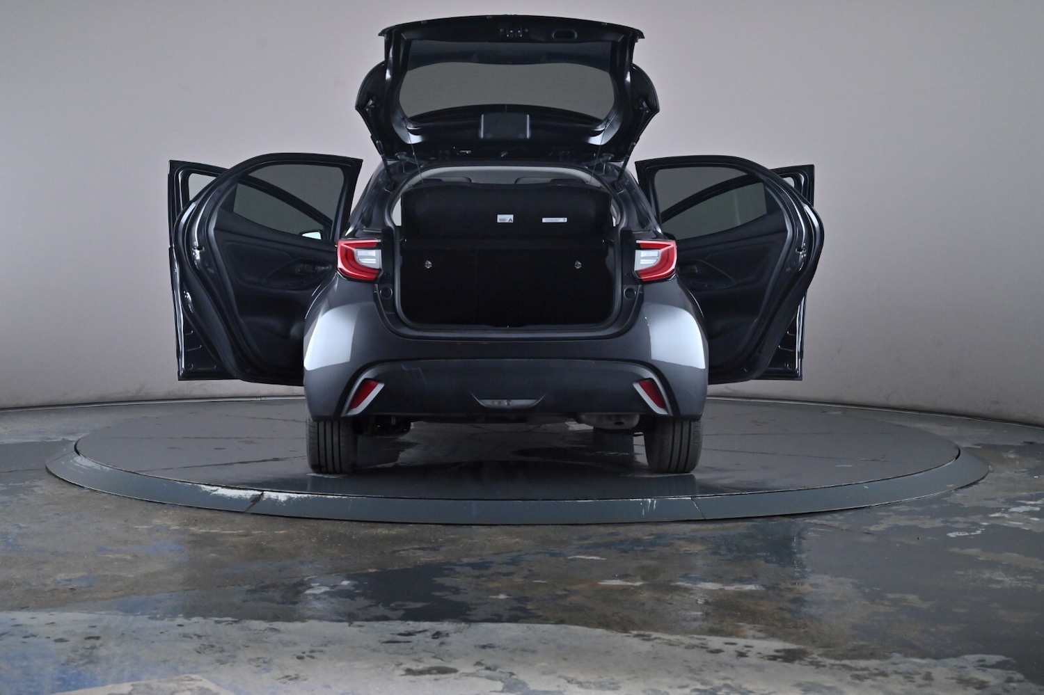 Used Toyota Yaris 2023 for sale - 76716465: Photo 57