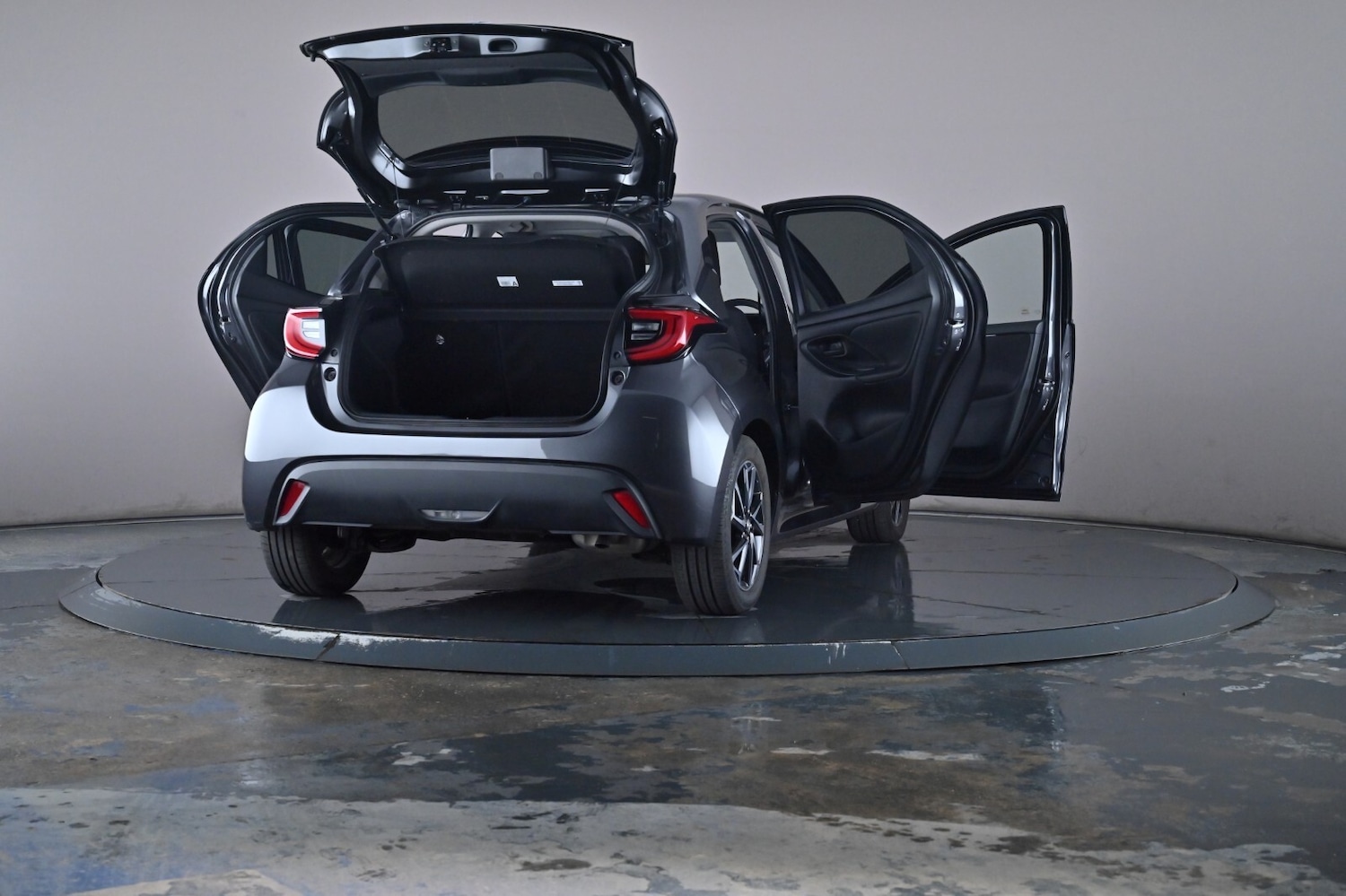 Used Toyota Yaris 2023 for sale - 76716465: Photo 59