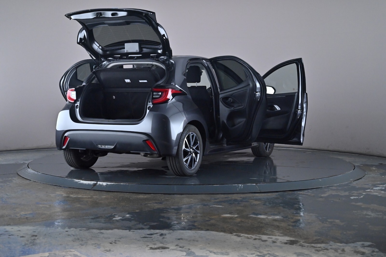 Used Toyota Yaris 2023 for sale - 76716465: Photo 60