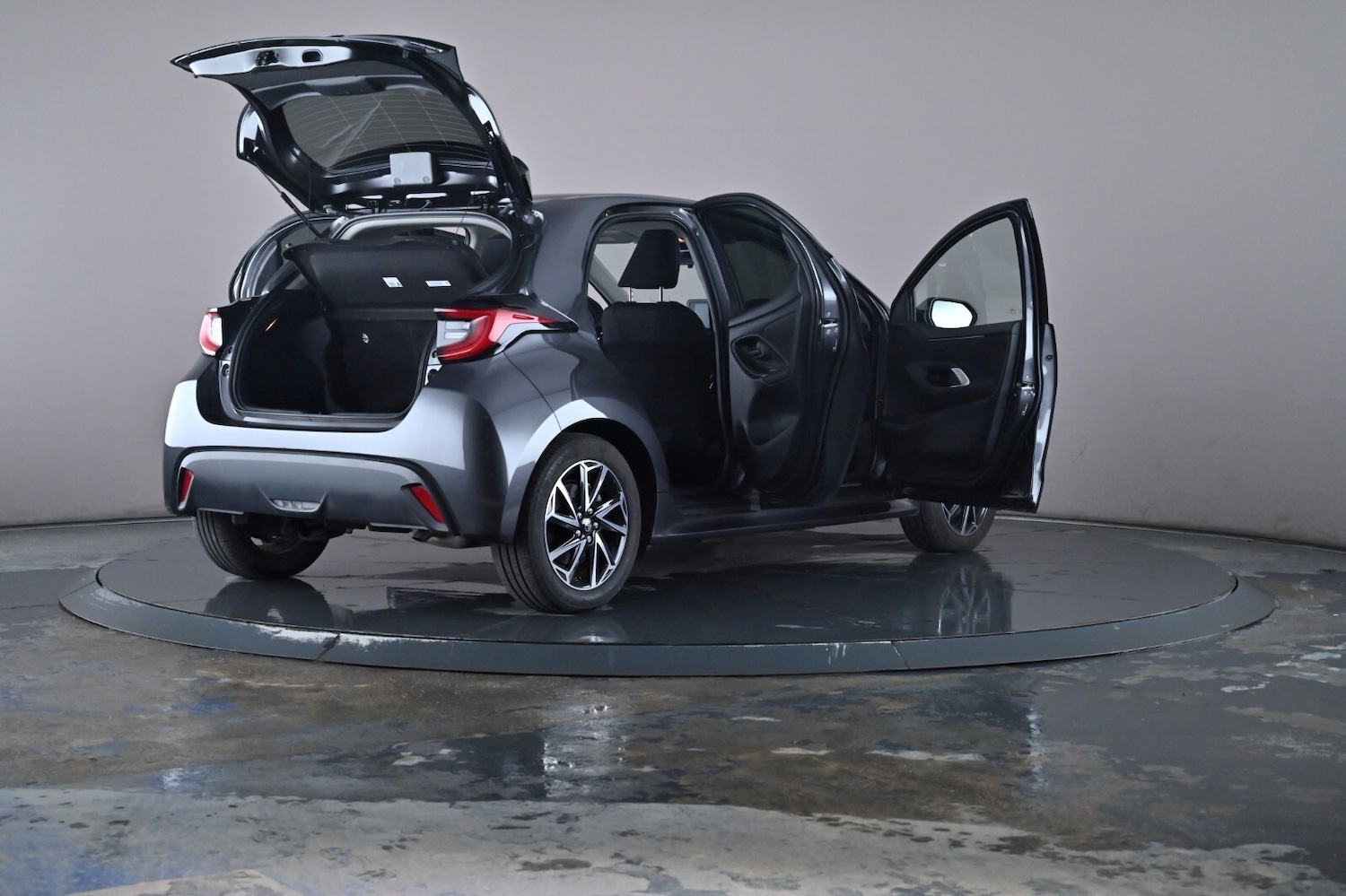 Used Toyota Yaris 2023 for sale - 76716465: Photo 61