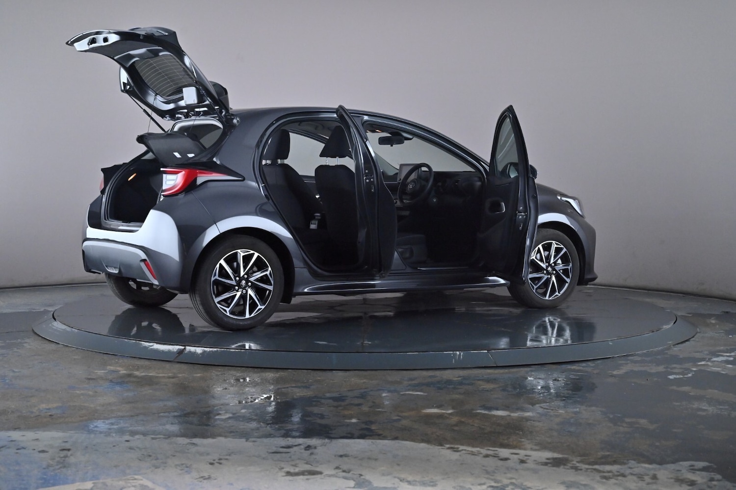 Used Toyota Yaris 2023 for sale - 76716465: Photo 63