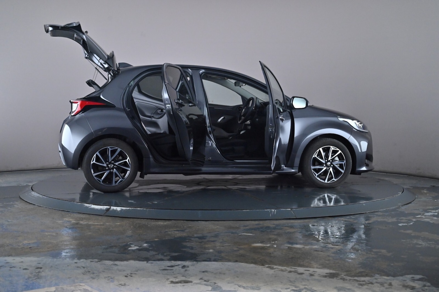 Used Toyota Yaris 2023 for sale - 76716465: Photo 65