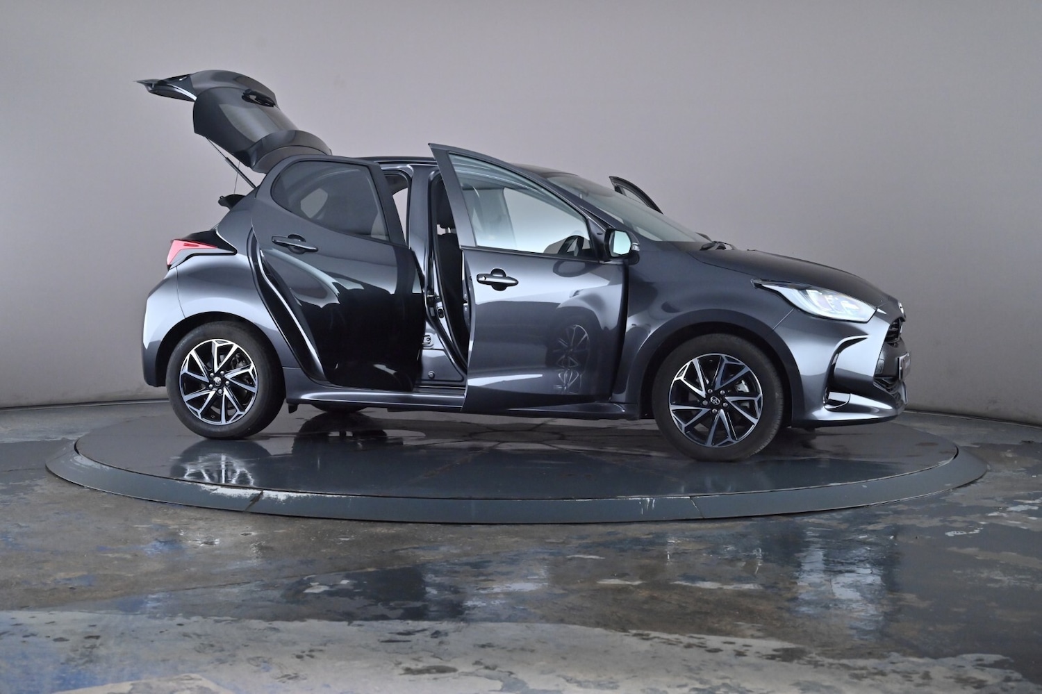 Used Toyota Yaris 2023 for sale - 76716465: Photo 68