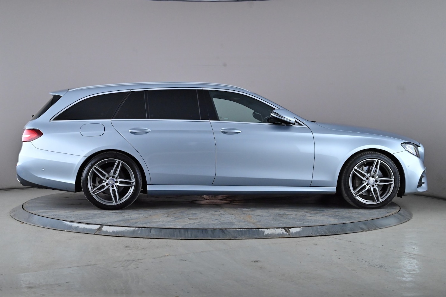 Used Mercedes-Benz E Class 2017 for sale - 77744080: Photo 3