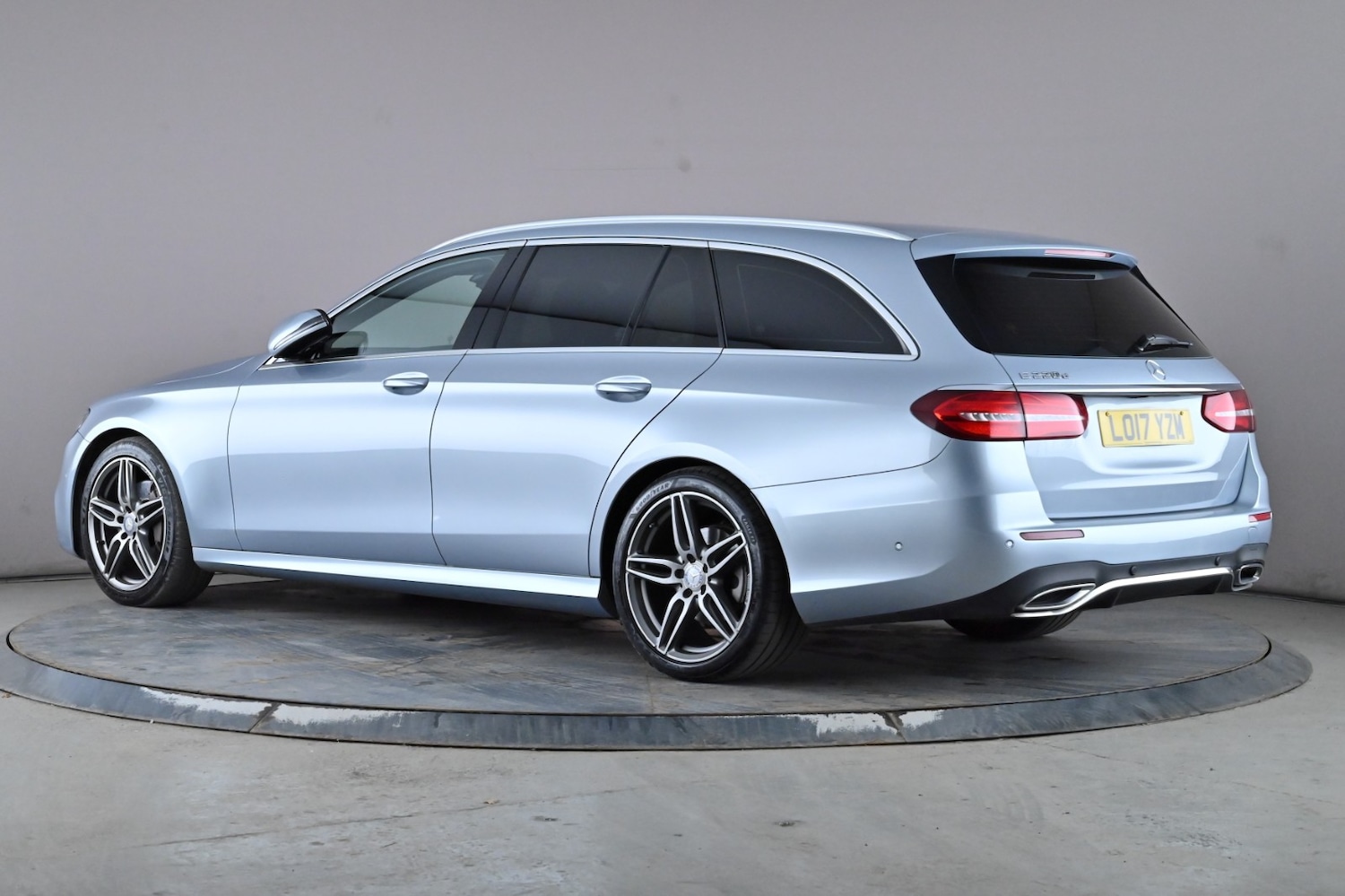 Used Mercedes-Benz E Class 2017 for sale - 77744080: Photo 4