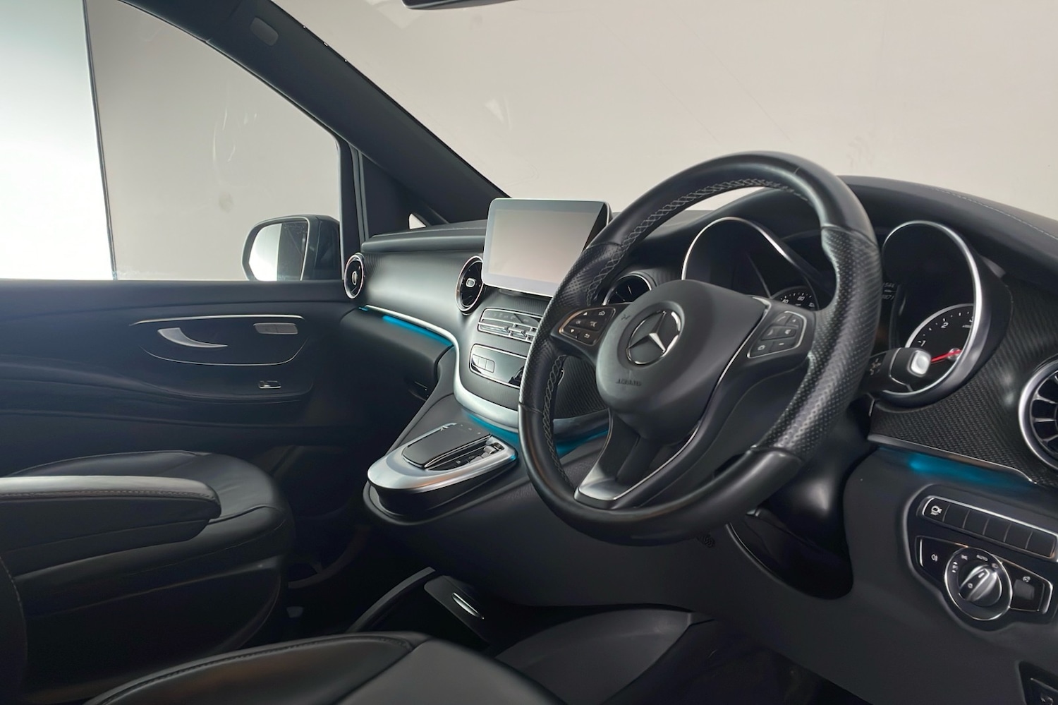 Used Mercedes-Benz V-Class 2023 for sale - 76932060: Photo 10