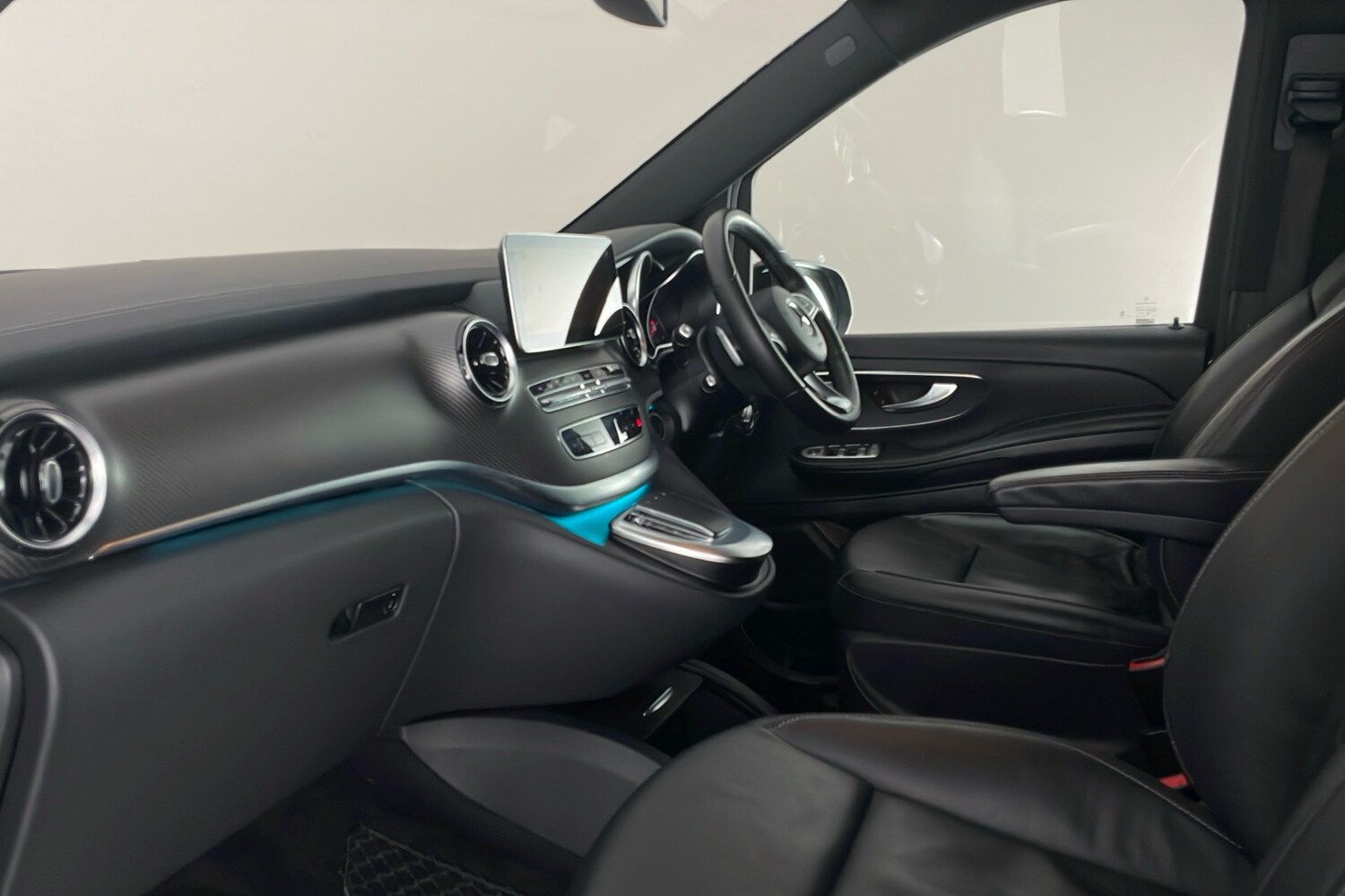 Used Mercedes-Benz V-Class 2023 for sale - 76932060: Photo 28