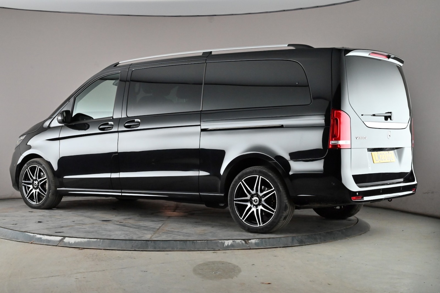 Used Mercedes-Benz V-Class 2023 for sale - 76932060: Photo 4