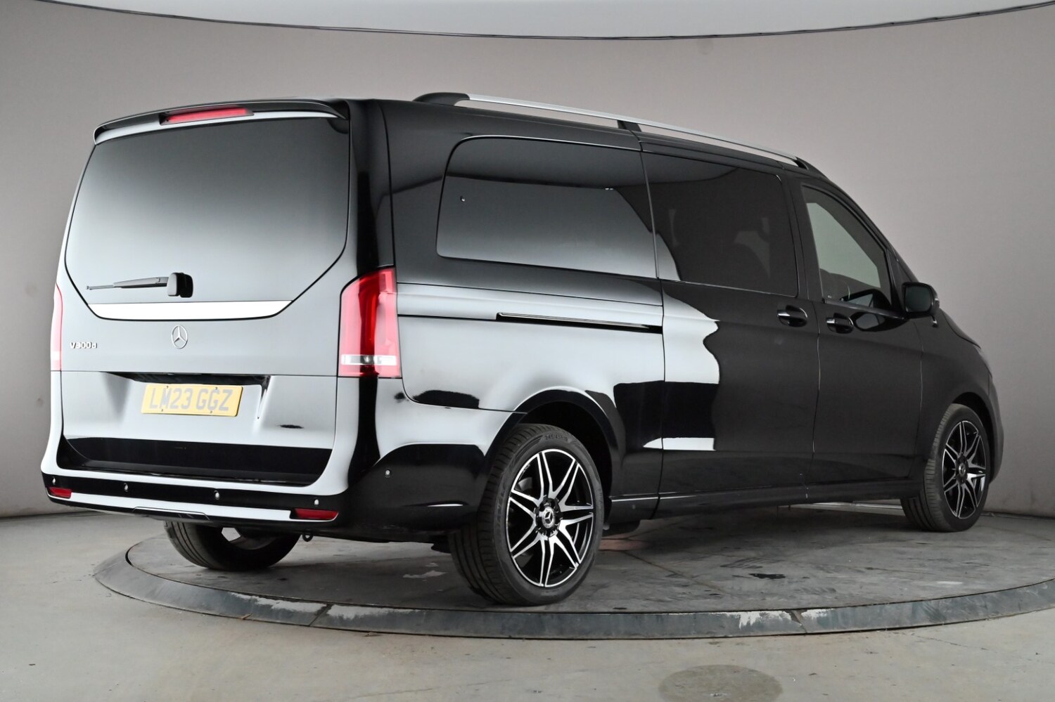 Used Mercedes-Benz V-Class 2023 for sale - 76932060: Photo 6