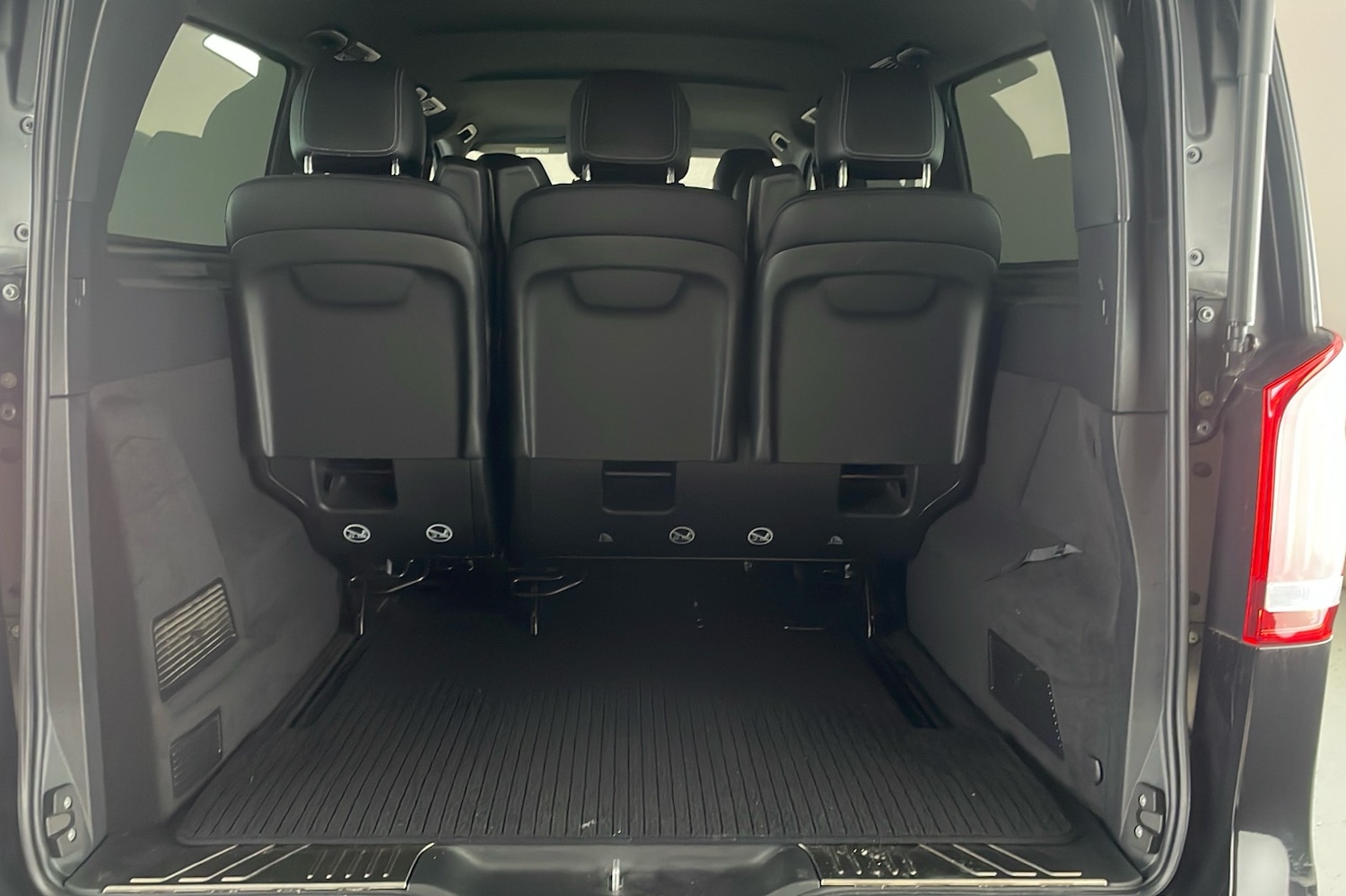 Used Mercedes-Benz V-Class 2023 for sale - 77548106: Photo 32