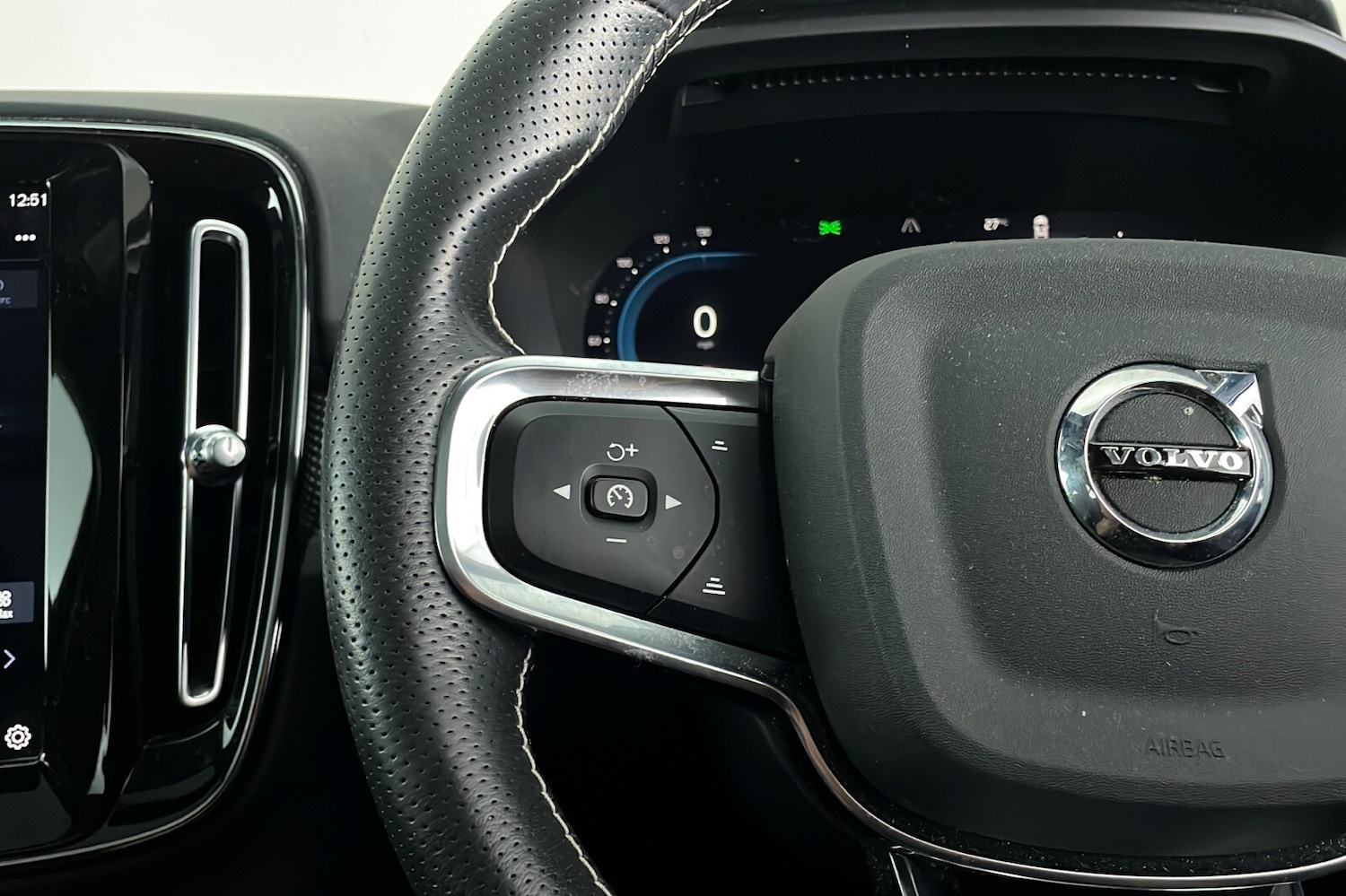 Used Volvo XC40 2021 for sale - 76716472: Photo 15