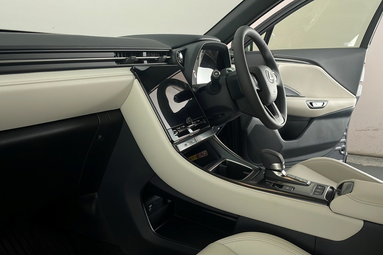 2025 Lexus LBX 1.5 Premium Plus 5dr E-CVT Hatchback Hybrid Automatic - Picture 10 of 24