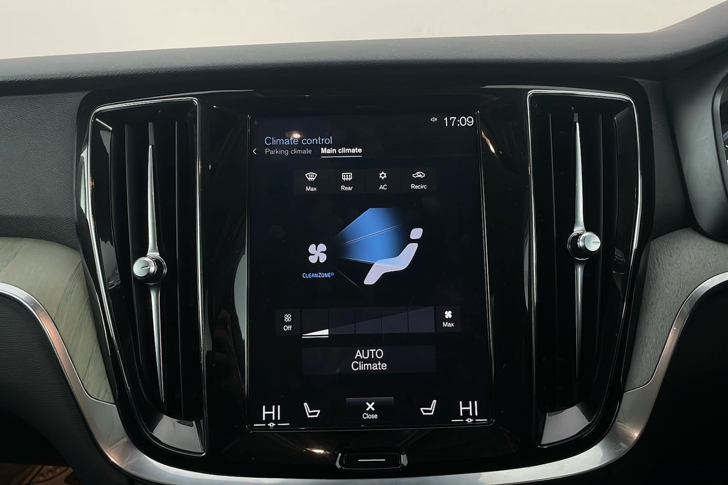 Used Volvo V60 2018 for sale - 76618417: Photo 13