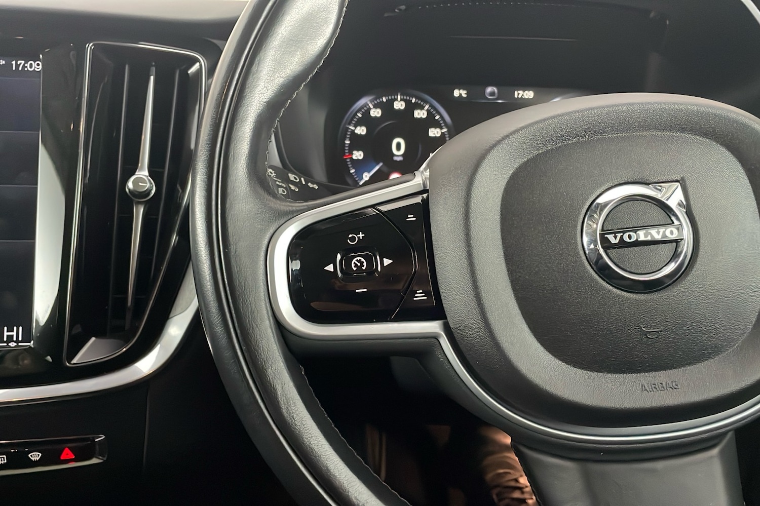 Used Volvo V60 2018 for sale - 76618417: Photo 14