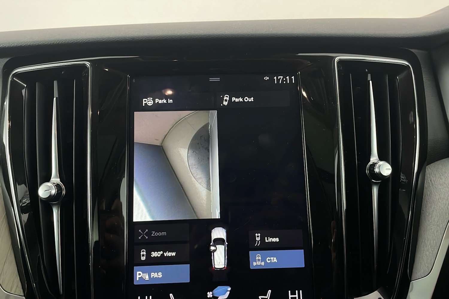 Used Volvo V60 2018 for sale - 76618417: Photo 23