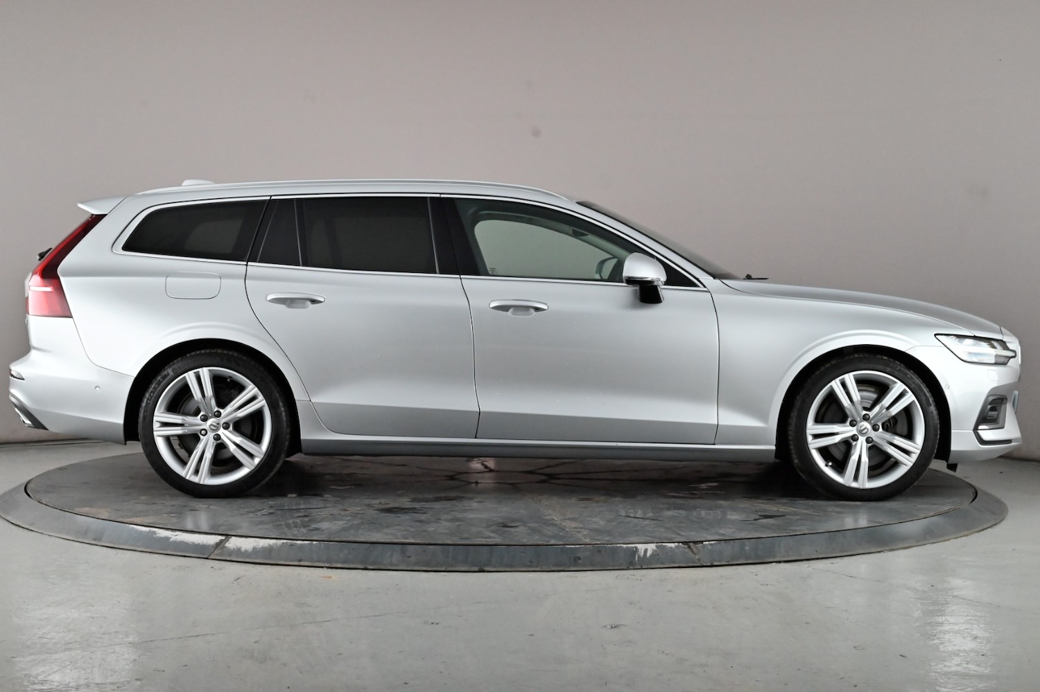 Used Volvo V60 2018 for sale - 76618417: Photo 3