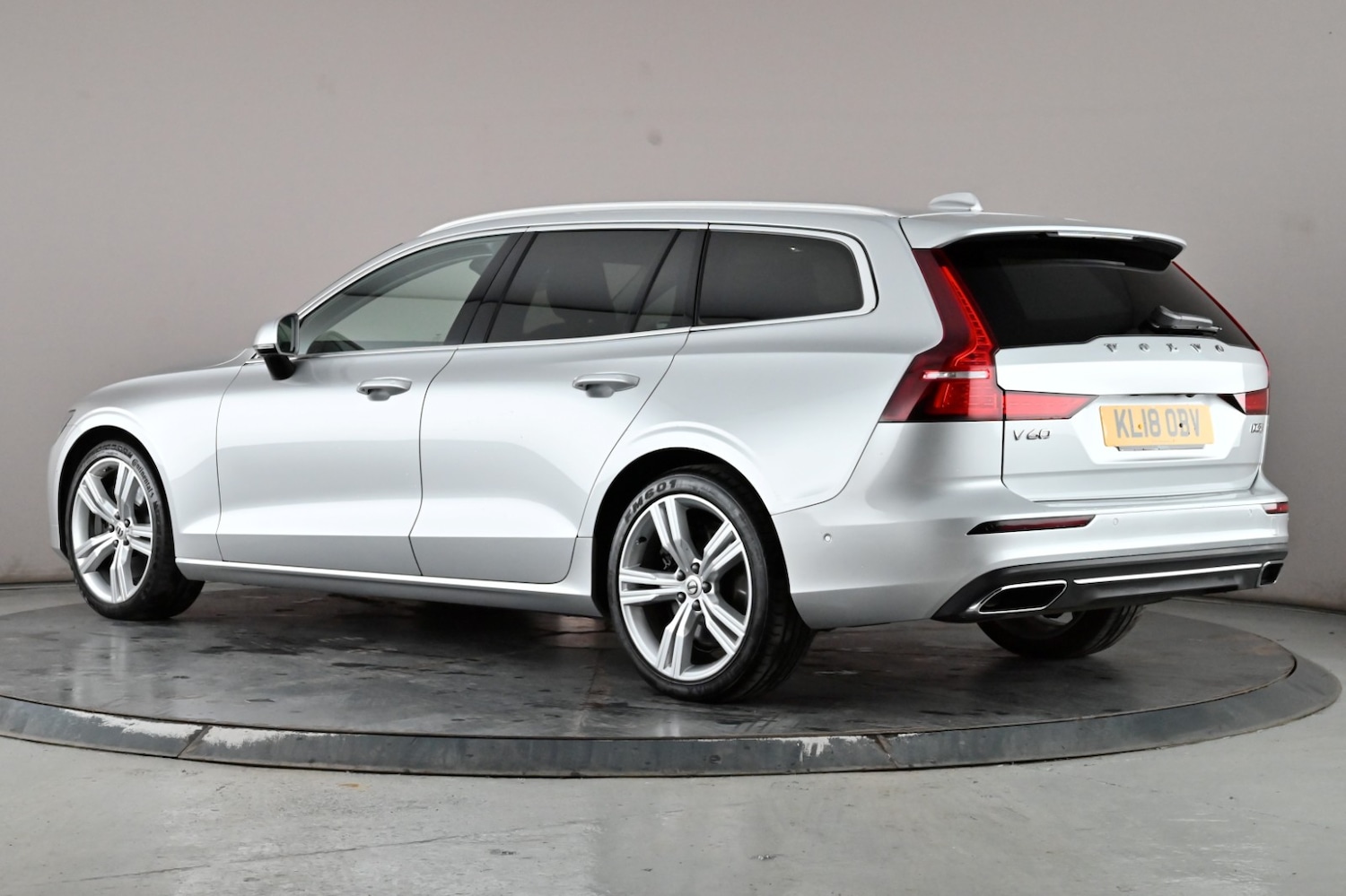 Used Volvo V60 2018 for sale - 76618417: Photo 4