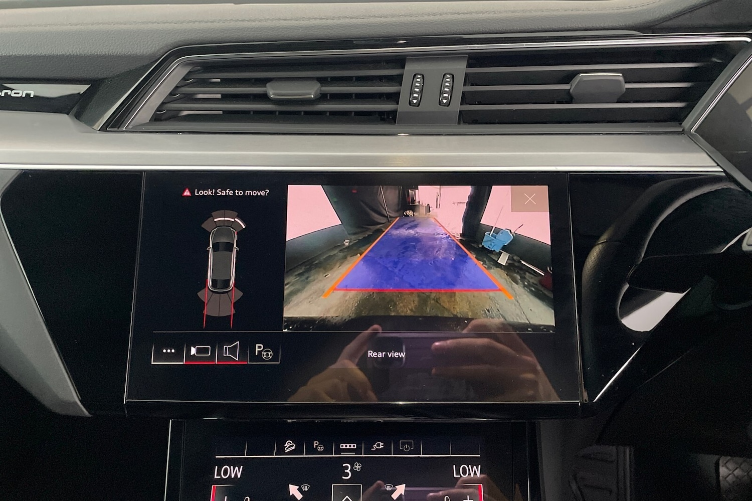 Used Audi e-tron 2021 for sale - 76716558: Photo 25