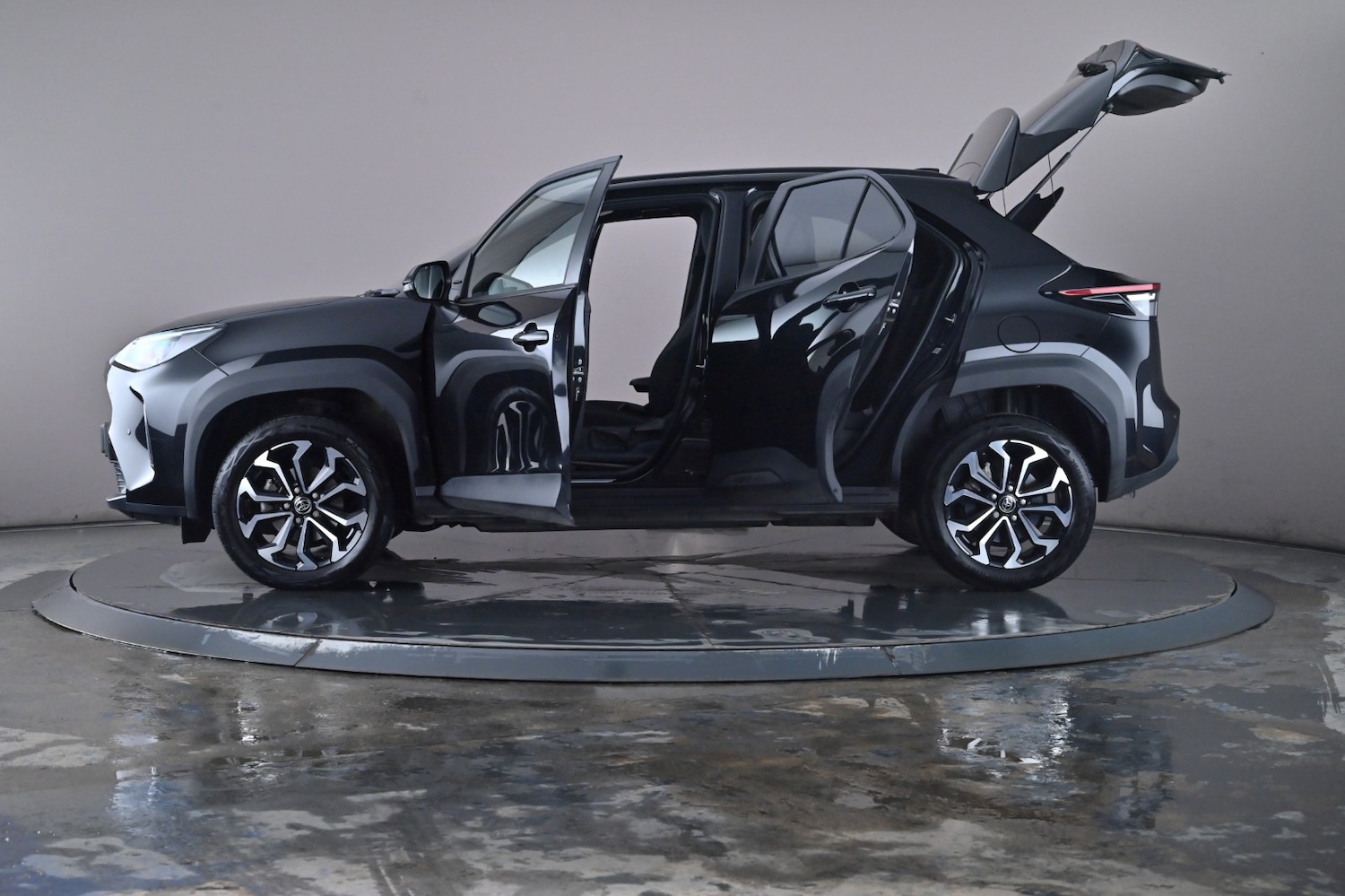 Used Toyota Yaris Cross 2023 for sale - 76668004: Photo 68