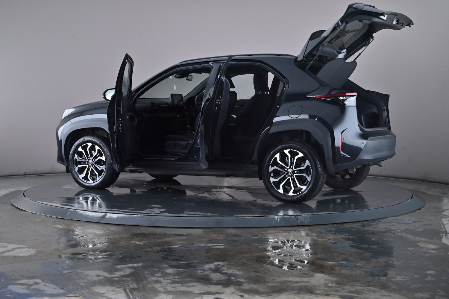 Used Toyota Yaris Cross 2023 for sale - 76668004: Photo 71