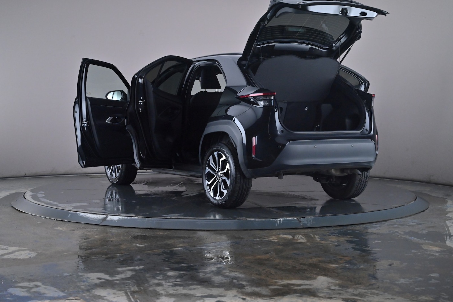 Used Toyota Yaris Cross 2023 for sale - 76668004: Photo 74