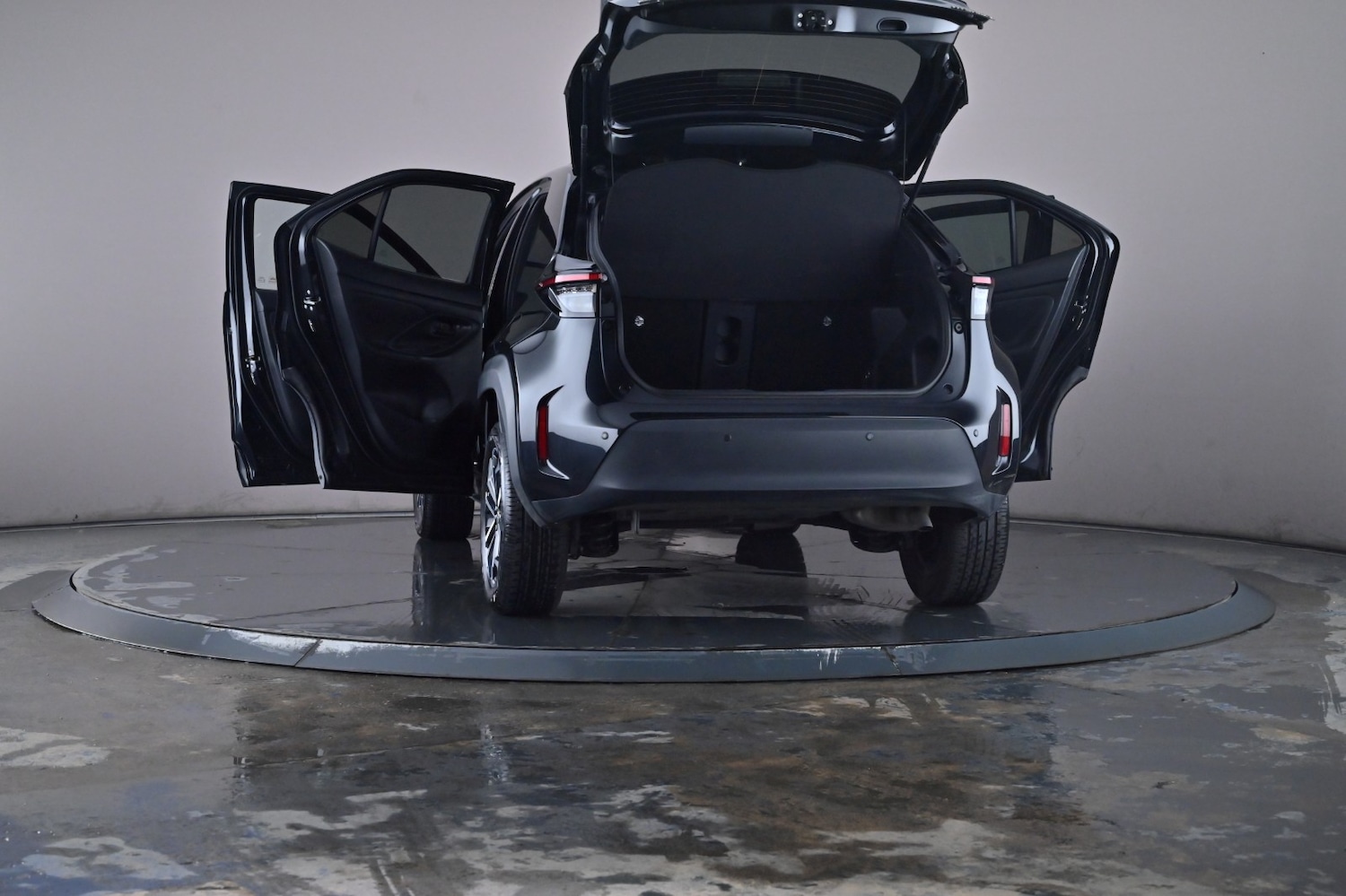 Used Toyota Yaris Cross 2023 for sale - 76668004: Photo 76