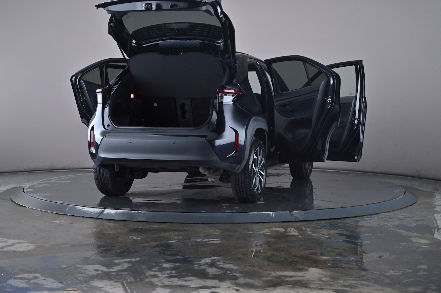 Used Toyota Yaris Cross 2023 for sale - 76668004: Photo 79