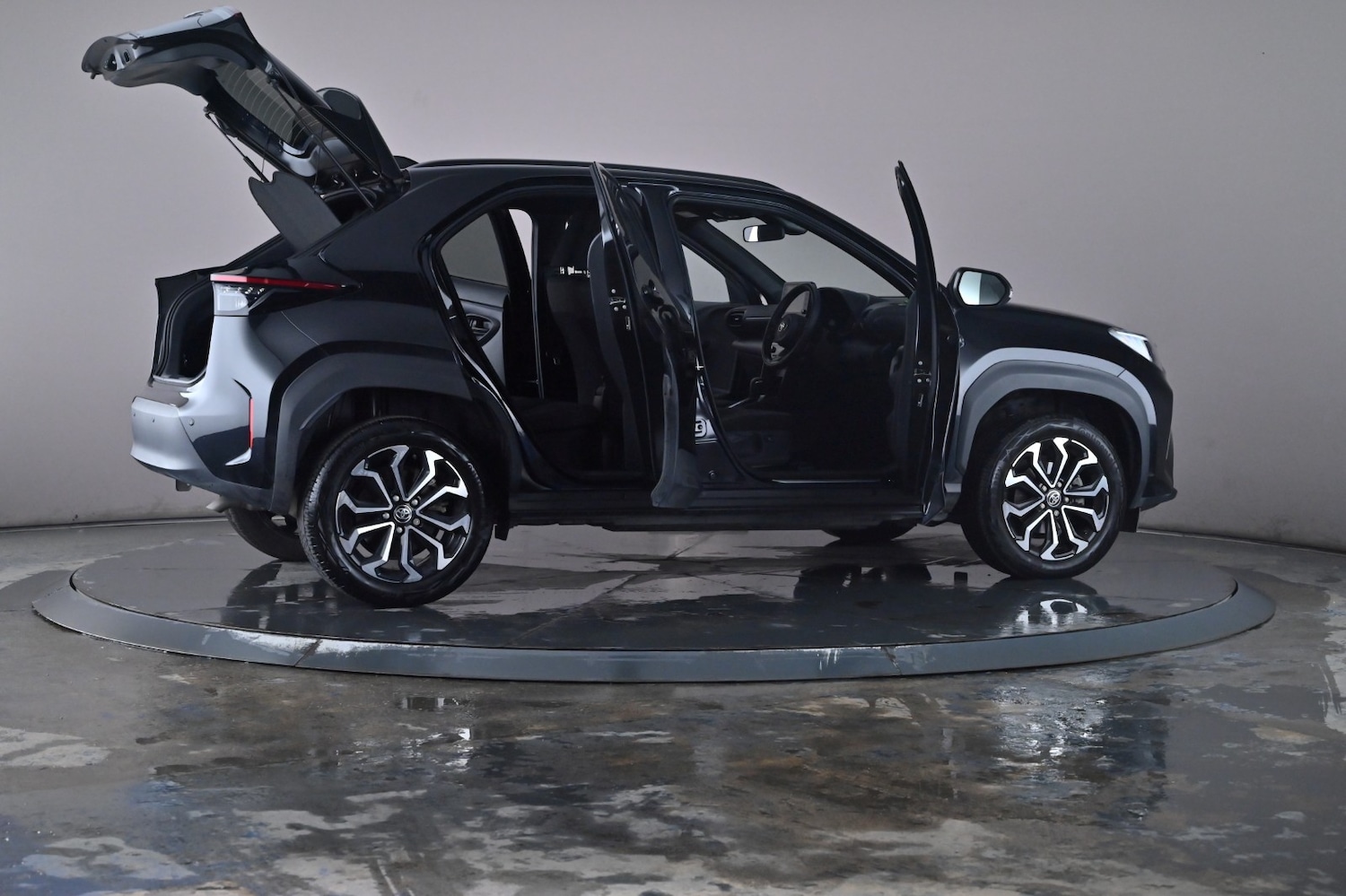 Used Toyota Yaris Cross 2023 for sale - 76668004: Photo 84