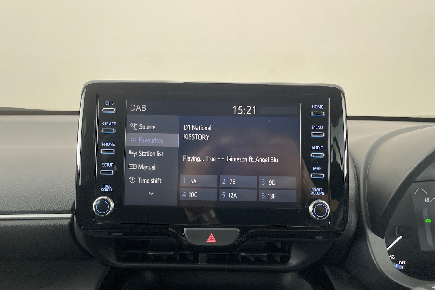 Used Toyota Yaris Cross 2023 for sale - 76668004: Photo 95